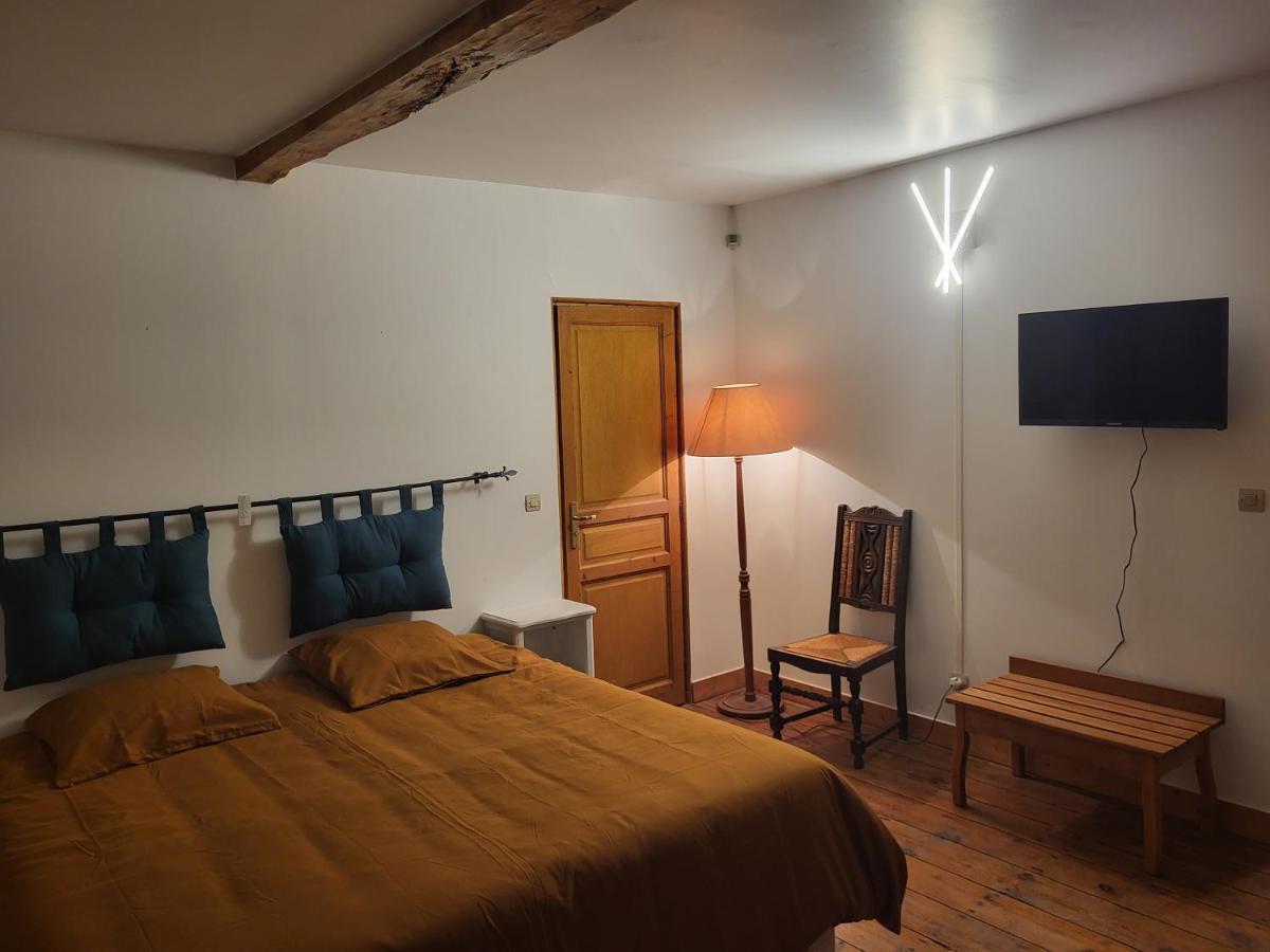 Domaine De La Sarrotte Bed & Breakfast Saugon Bagian luar foto
