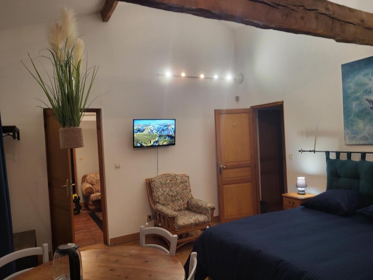 Domaine De La Sarrotte Bed & Breakfast Saugon Bagian luar foto