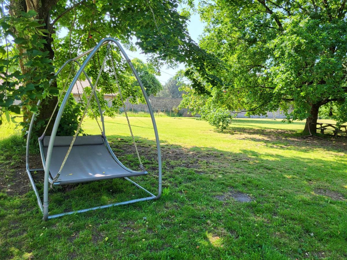 Domaine De La Sarrotte Bed & Breakfast Saugon Bagian luar foto