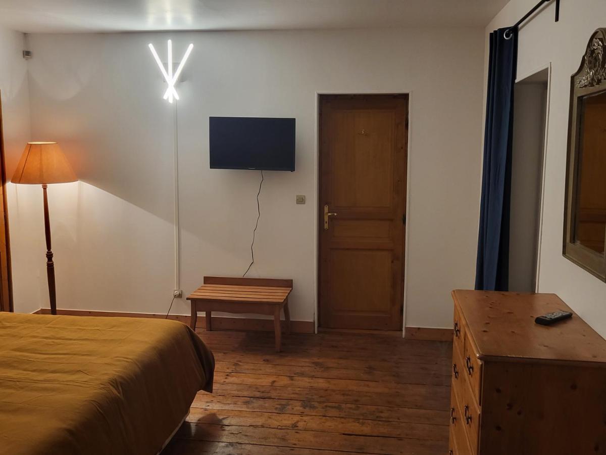 Domaine De La Sarrotte Bed & Breakfast Saugon Bagian luar foto