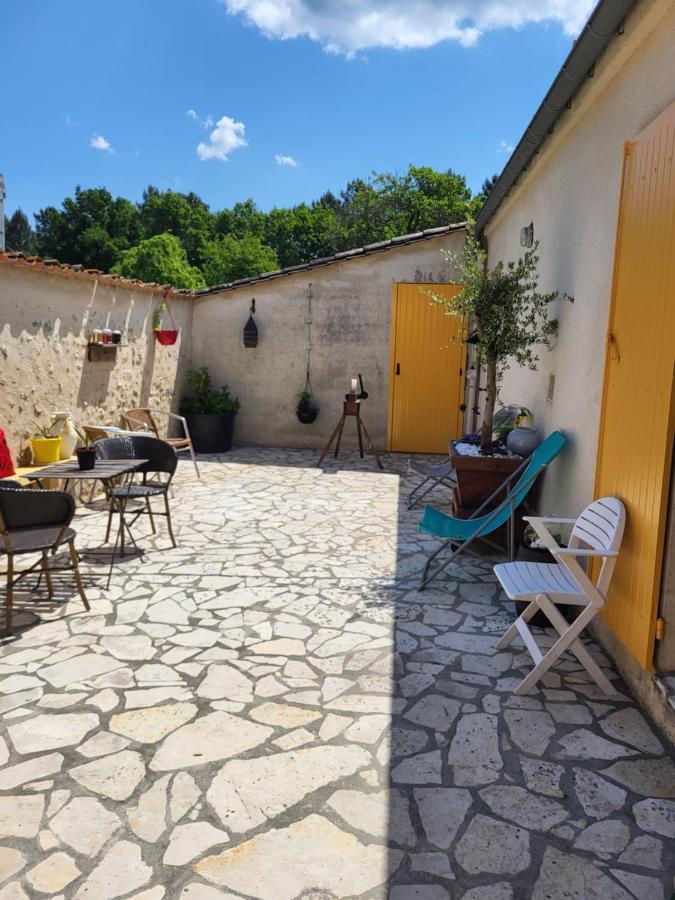 Domaine De La Sarrotte Bed & Breakfast Saugon Bagian luar foto