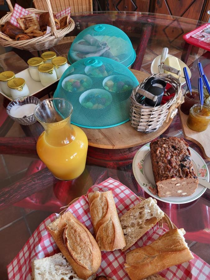 Domaine De La Sarrotte Bed & Breakfast Saugon Bagian luar foto