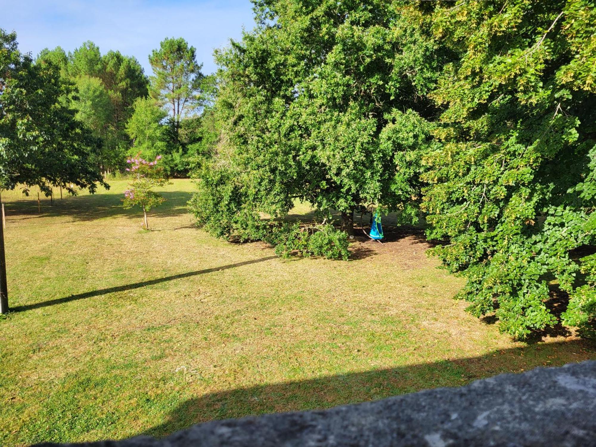 Domaine De La Sarrotte Bed & Breakfast Saugon Bagian luar foto